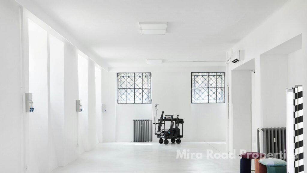 Budget Showrooms for rent Mira Road main road
