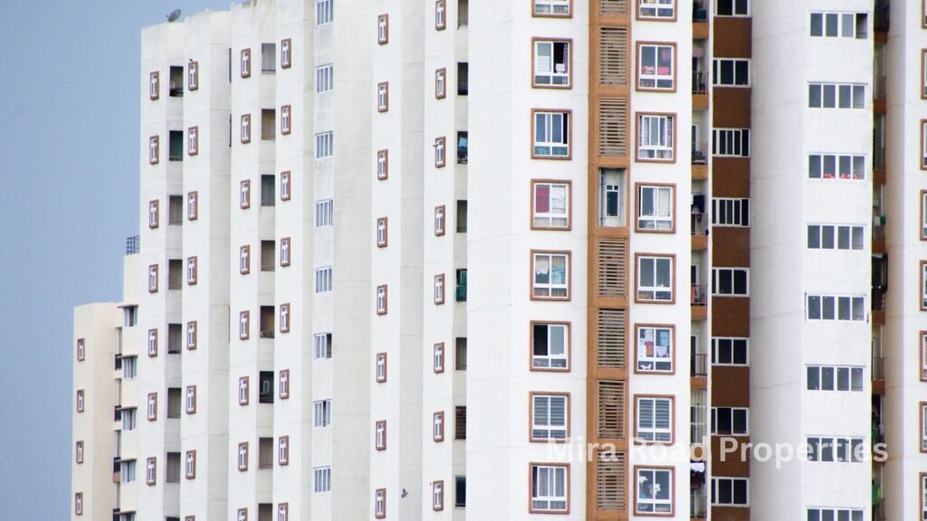 Flats for rent in Mira Road with parking