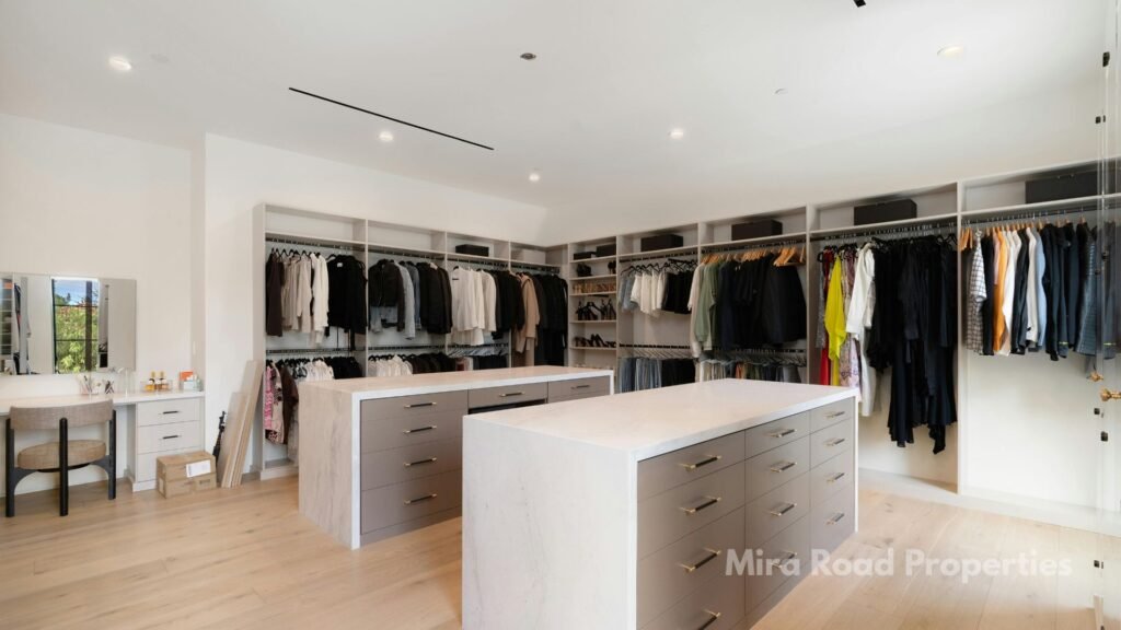 Shops for rent in near Mira Road railway station