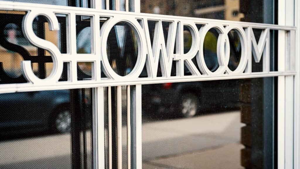 Showrooms for rent in Mira Road main road