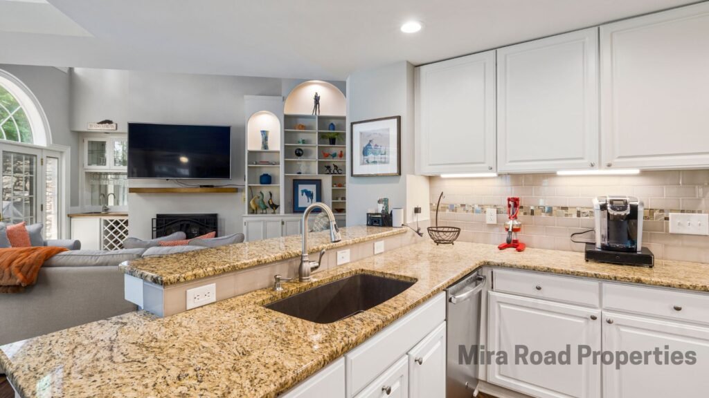 Fully furnished 2 BHK for rent in Mira Road in Mayfair Housing
