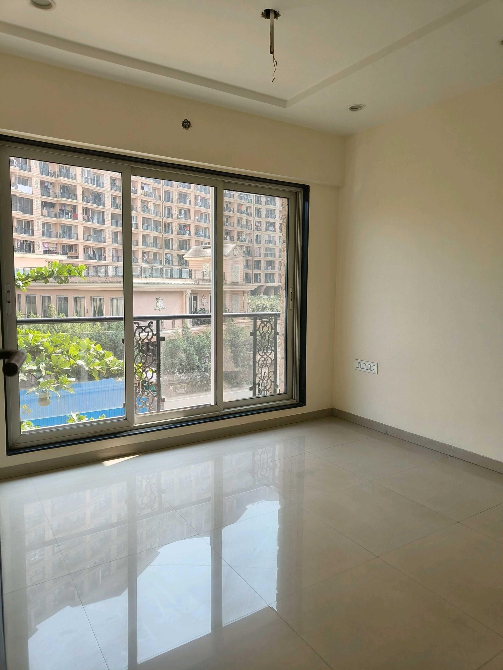 2 BHK Flat for Rent in JK Iris, Vinay Nagar, Mira Road (Semi-Furnished)