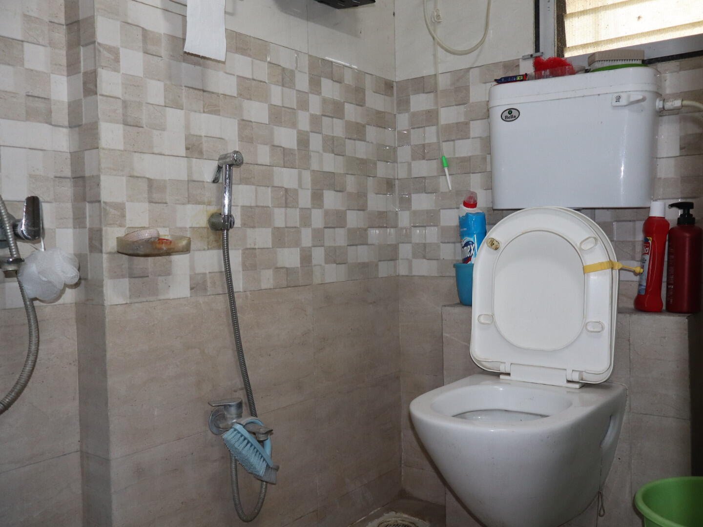 2 BHK Flat in Mira Road East, Mira Bhayandar