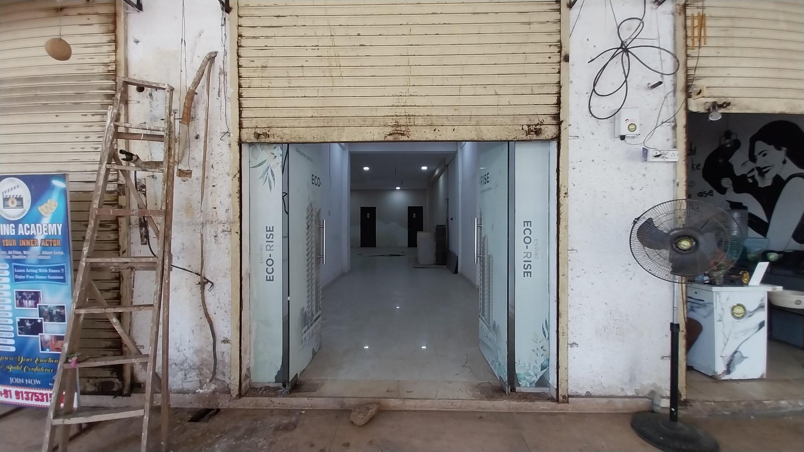 Showroom Ravi Gaurav Woods in Mira Road, Mira Bhayanda