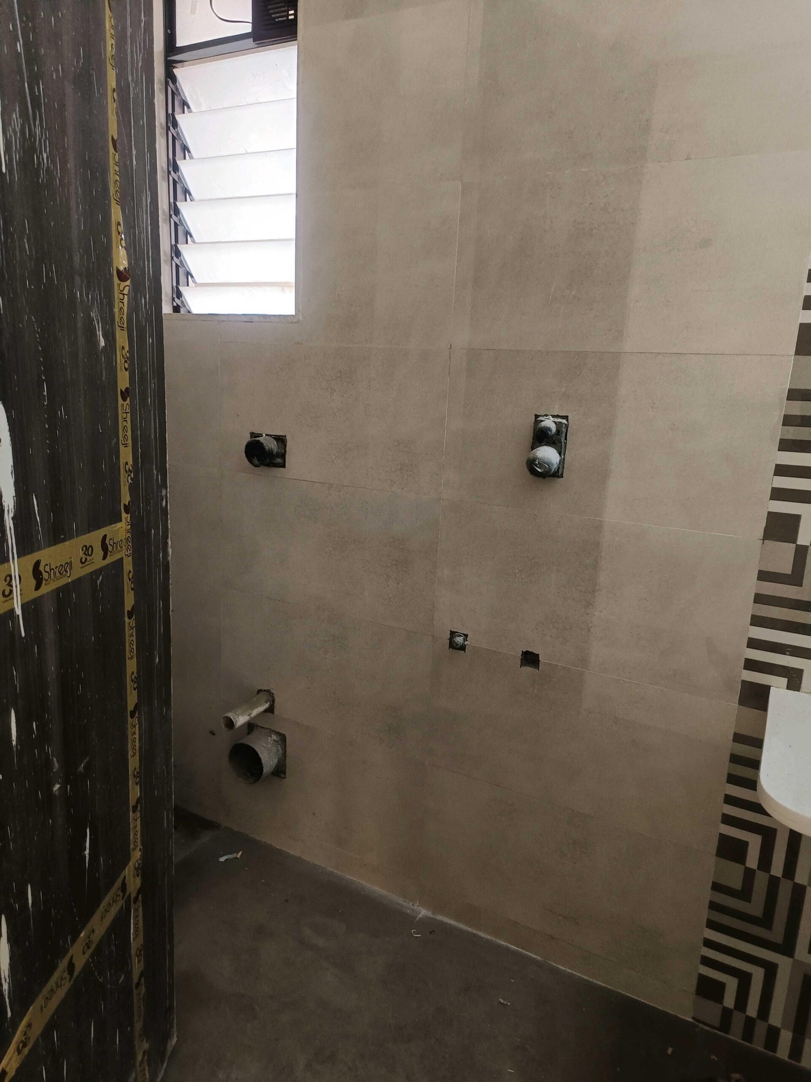 2 BHK Flat in unique estate E wing Ramdev Park, Mira Bhayandar